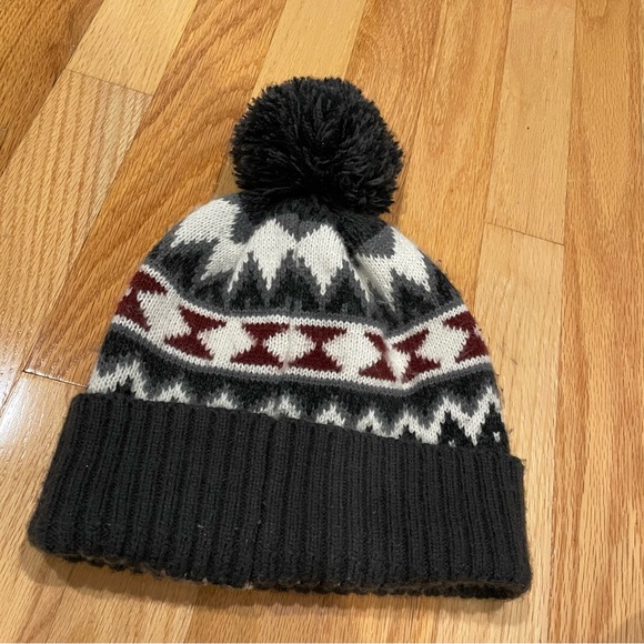 Old Navy Jacquard-Knit Pom-Pom Beanie for Kids - Picture 4 of 5